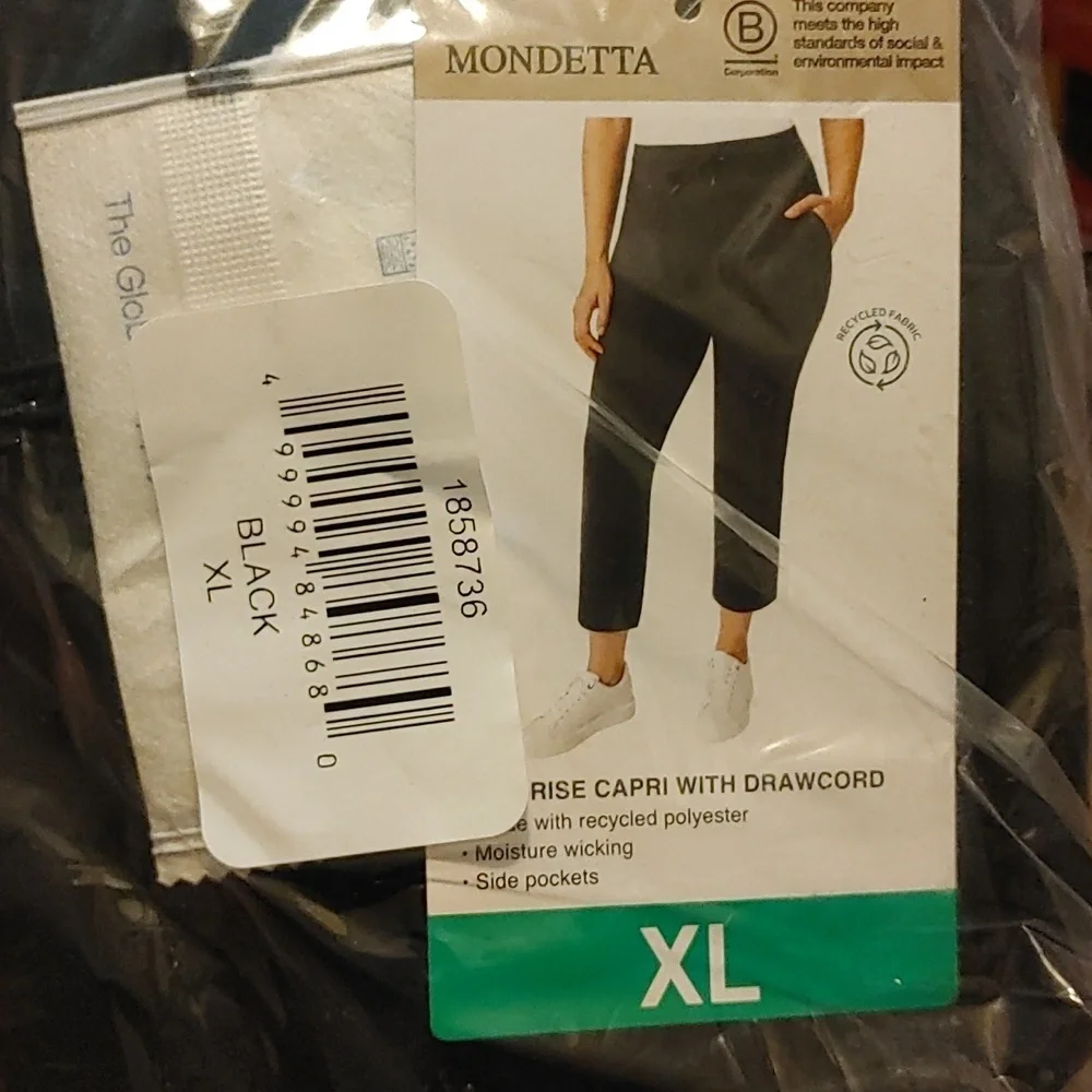 NWT Mondetta Womens High Rise Capri Black‎